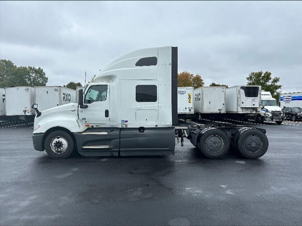 Sleeper Tractor-Heavy Duty Tractors-International-2023-LT625-Louisville-KY-661,179\n\t\tmiles-$ 43,750 - Image 4