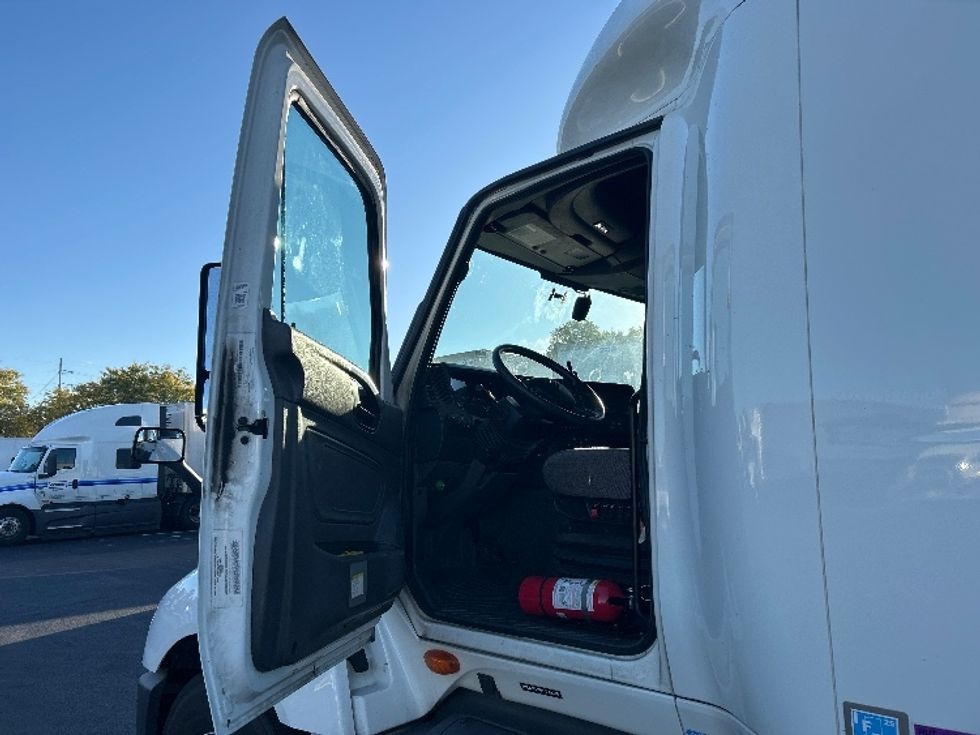 Sleeper Tractor-Heavy Duty Tractors-International-2023-LT625-Louisville-KY-661,179\n\t\tmiles-$ 43,750 - Image 9