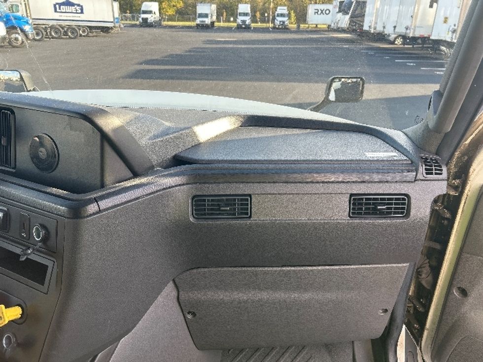 Sleeper Tractor-Heavy Duty Tractors-International-2023-LT625-Louisville-KY-675,974\n\t\tmiles-$ 42,250 - Image 14