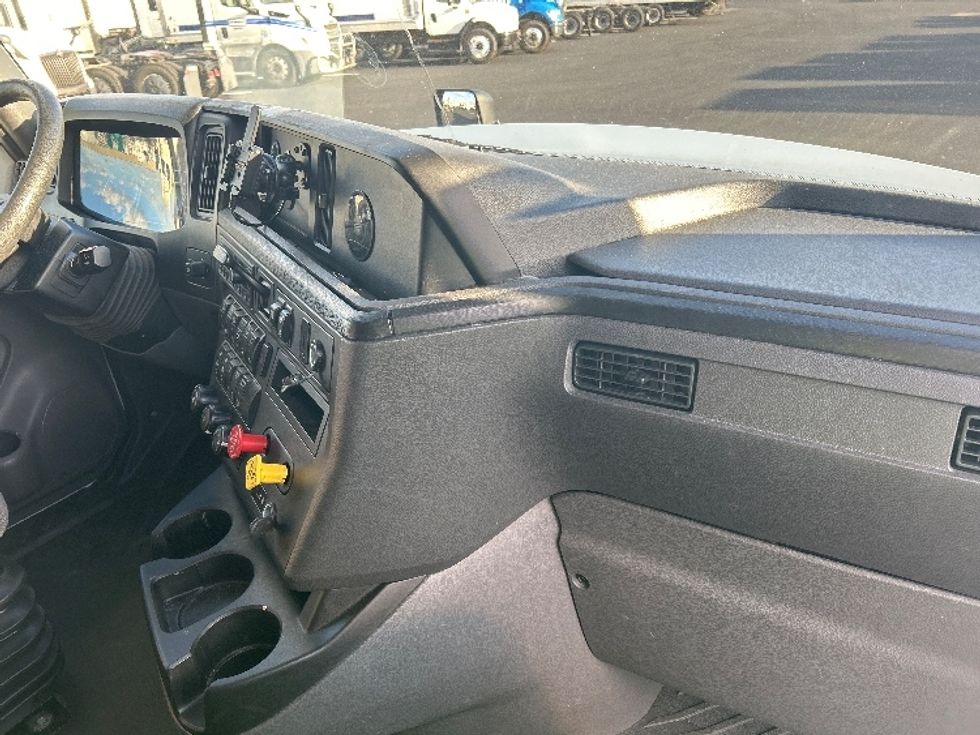 Sleeper Tractor-Heavy Duty Tractors-International-2023-LT625-Louisville-KY-675,974\n\t\tmiles-$ 42,250 - Image 15