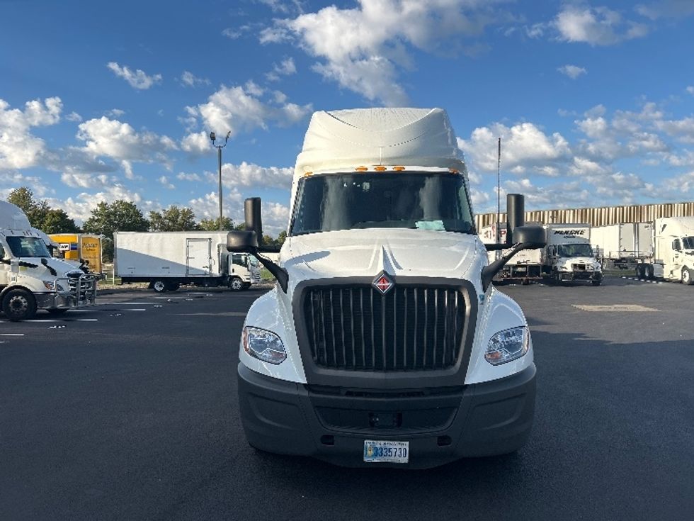 Sleeper Tractor-Heavy Duty Tractors-International-2023-LT625-Louisville-KY-675,974\n\t\tmiles-$ 42,250 - Image 2