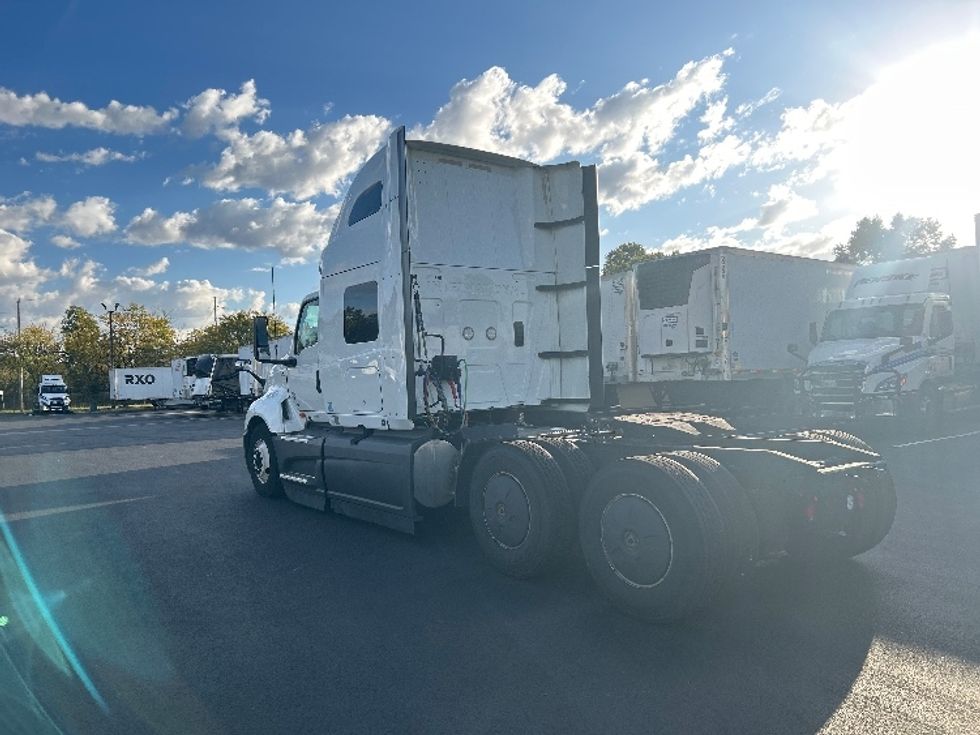 Sleeper Tractor-Heavy Duty Tractors-International-2023-LT625-Louisville-KY-675,974\n\t\tmiles-$ 42,250 - Image 5