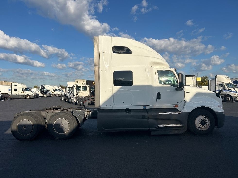 Sleeper Tractor-Heavy Duty Tractors-International-2023-LT625-Louisville-KY-675,974\n\t\tmiles-$ 42,250 - Image 8