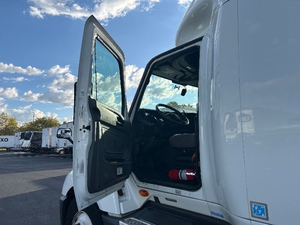 Sleeper Tractor-Heavy Duty Tractors-International-2023-LT625-Louisville-KY-675,974\n\t\tmiles-$ 42,250 - Image 9