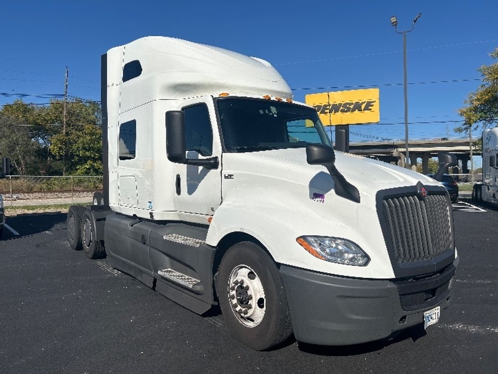 Sleeper Tractor-Heavy Duty Tractors-International-2023-LT625-Louisville-KY-676,518\n\t\tmiles-$ 42,250 - Image 1
