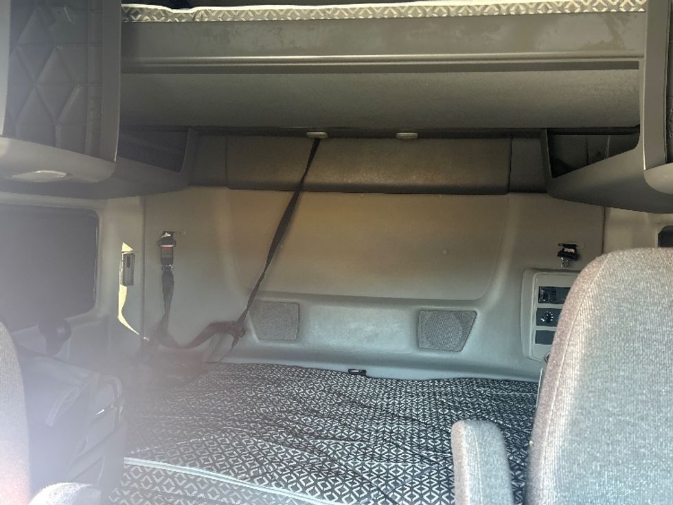 Sleeper Tractor-Heavy Duty Tractors-International-2023-LT625-Louisville-KY-676,518\n\t\tmiles-$ 42,250 - Image 16