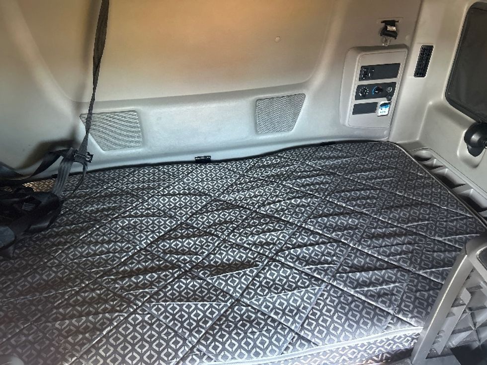 Sleeper Tractor-Heavy Duty Tractors-International-2023-LT625-Louisville-KY-676,518\n\t\tmiles-$ 42,250 - Image 17