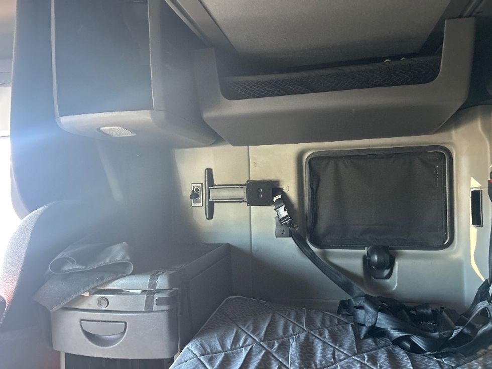 Sleeper Tractor-Heavy Duty Tractors-International-2023-LT625-Louisville-KY-676,518\n\t\tmiles-$ 42,250 - Image 19