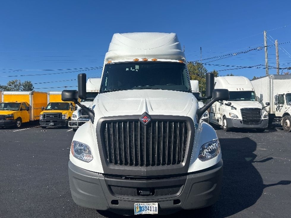 Sleeper Tractor-Heavy Duty Tractors-International-2023-LT625-Louisville-KY-676,518\n\t\tmiles-$ 42,250 - Image 2