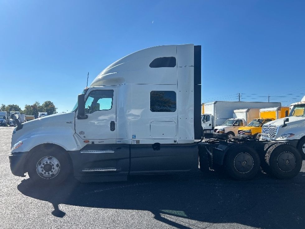 Sleeper Tractor-Heavy Duty Tractors-International-2023-LT625-Louisville-KY-676,518\n\t\tmiles-$ 42,250 - Image 4