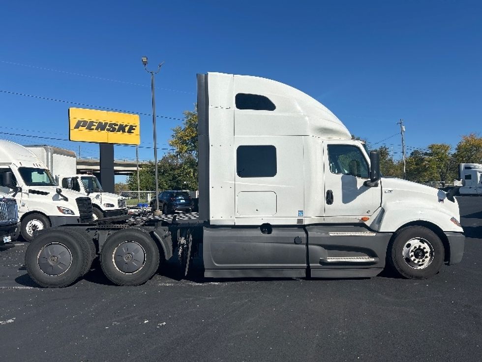 Sleeper Tractor-Heavy Duty Tractors-International-2023-LT625-Louisville-KY-676,518\n\t\tmiles-$ 42,250 - Image 8