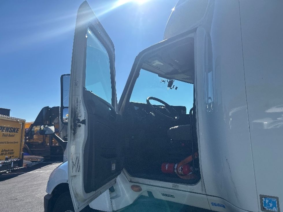 Sleeper Tractor-Heavy Duty Tractors-International-2023-LT625-Louisville-KY-676,518\n\t\tmiles-$ 42,250 - Image 9