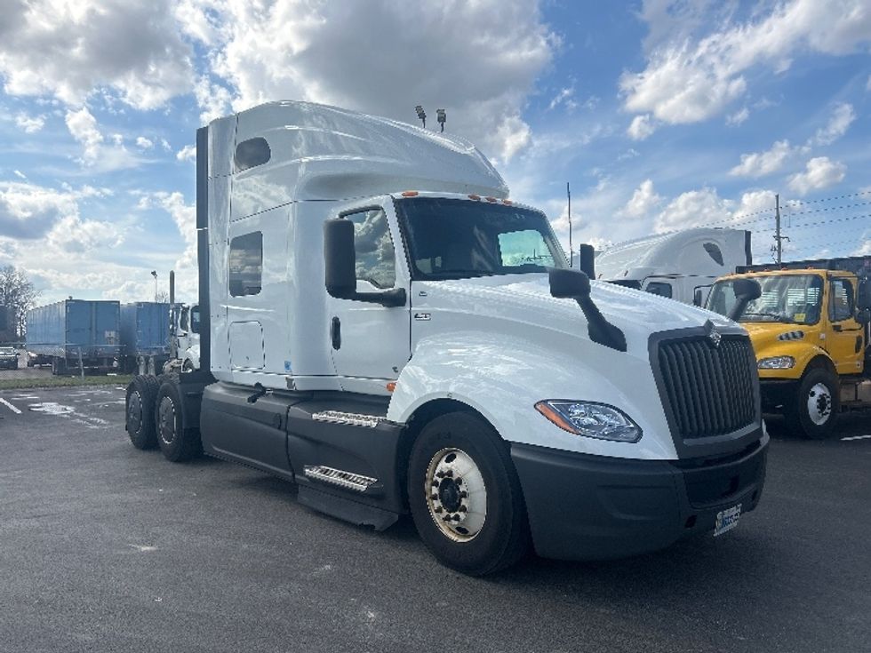 Sleeper Tractor-Heavy Duty Tractors-International-2023-LT625-Louisville-KY-685,983\n\t\tmiles-$ 37,500 - Image 1