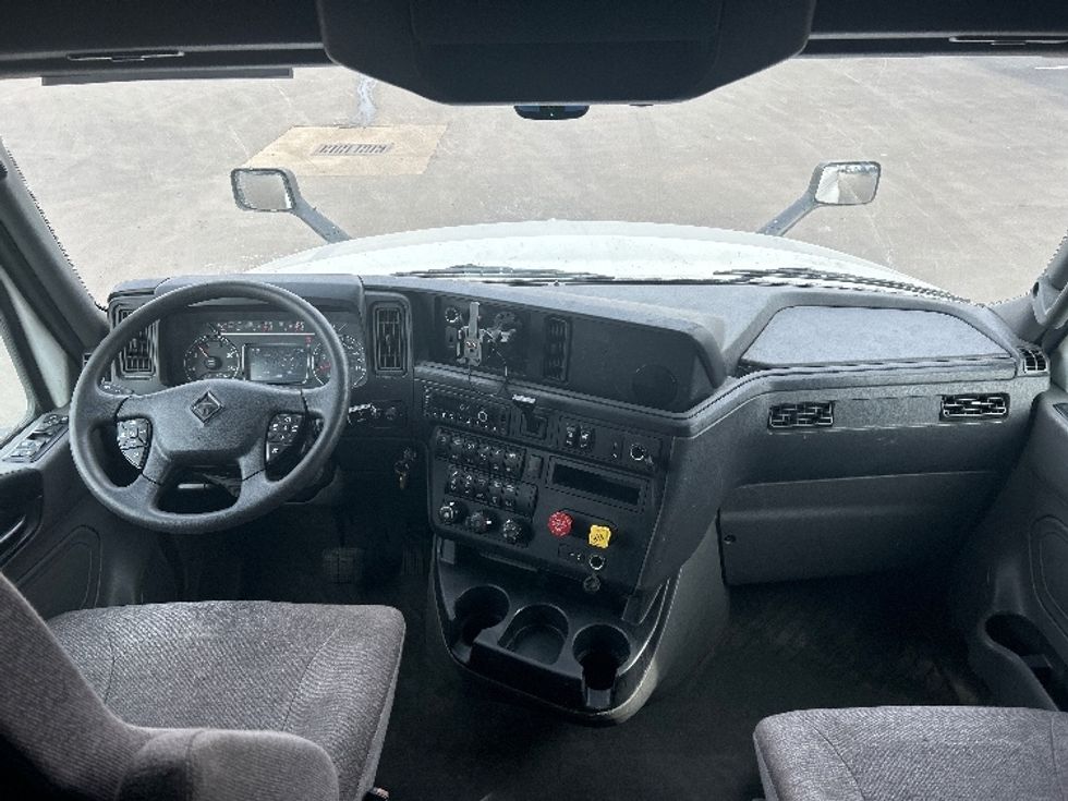 Sleeper Tractor-Heavy Duty Tractors-International-2023-LT625-Louisville-KY-685,983\n\t\tmiles-$ 37,500 - Image 12