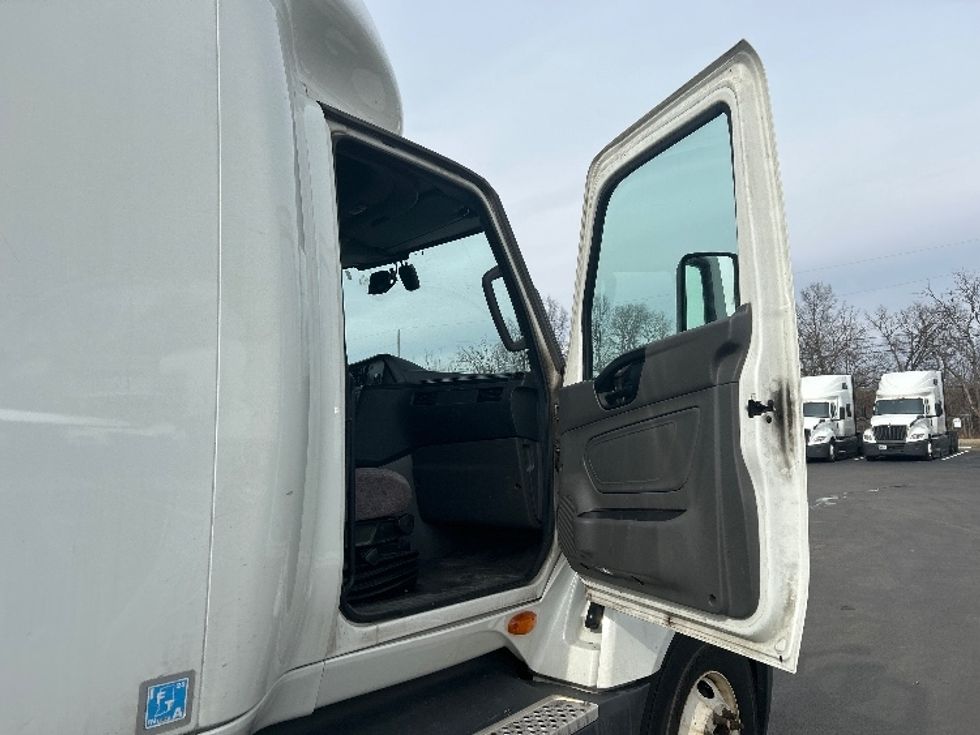 Sleeper Tractor-Heavy Duty Tractors-International-2023-LT625-Louisville-KY-685,983\n\t\tmiles-$ 37,500 - Image 13