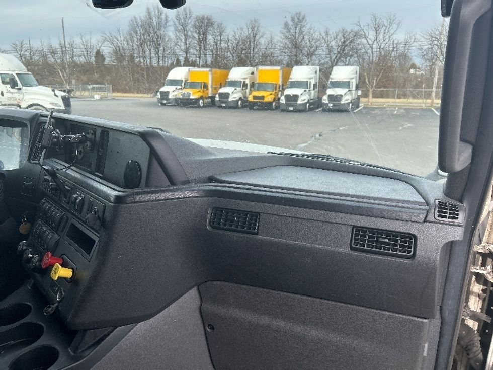 Sleeper Tractor-Heavy Duty Tractors-International-2023-LT625-Louisville-KY-685,983\n\t\tmiles-$ 37,500 - Image 14