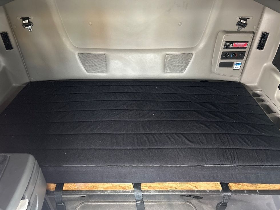 Sleeper Tractor-Heavy Duty Tractors-International-2023-LT625-Louisville-KY-685,983\n\t\tmiles-$ 37,500 - Image 17