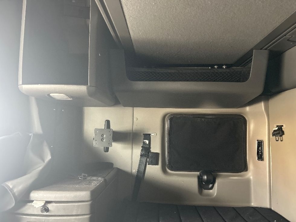 Sleeper Tractor-Heavy Duty Tractors-International-2023-LT625-Louisville-KY-685,983\n\t\tmiles-$ 37,500 - Image 19