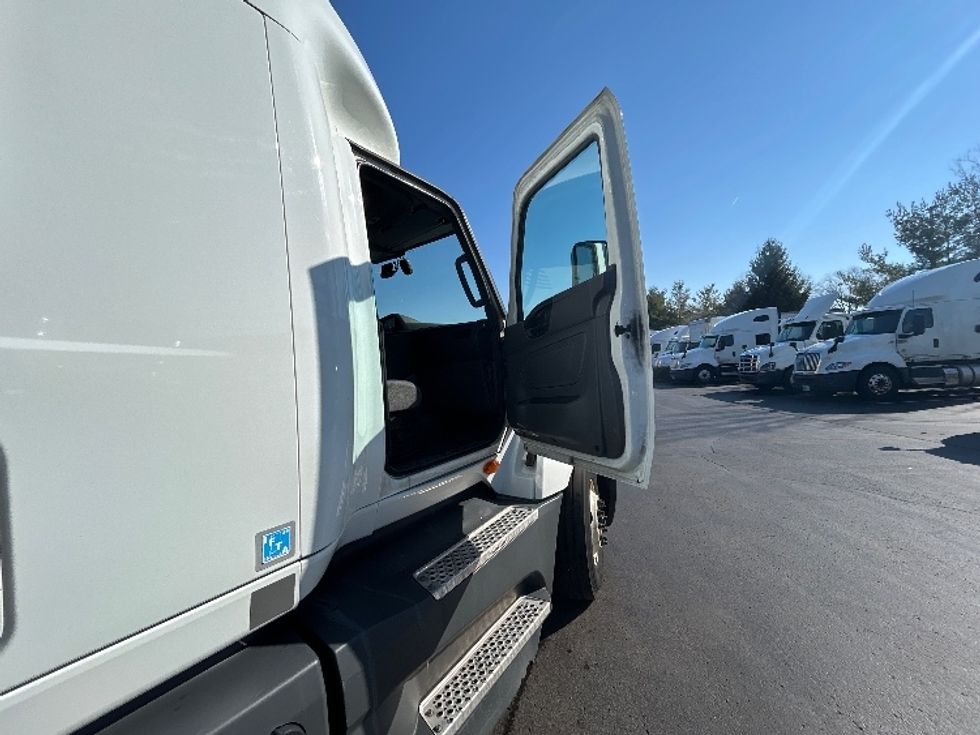 Sleeper Tractor-Heavy Duty Tractors-International-2023-LT625-Louisville-KY-685,983\n\t\tmiles-$ 37,500 - Image 9