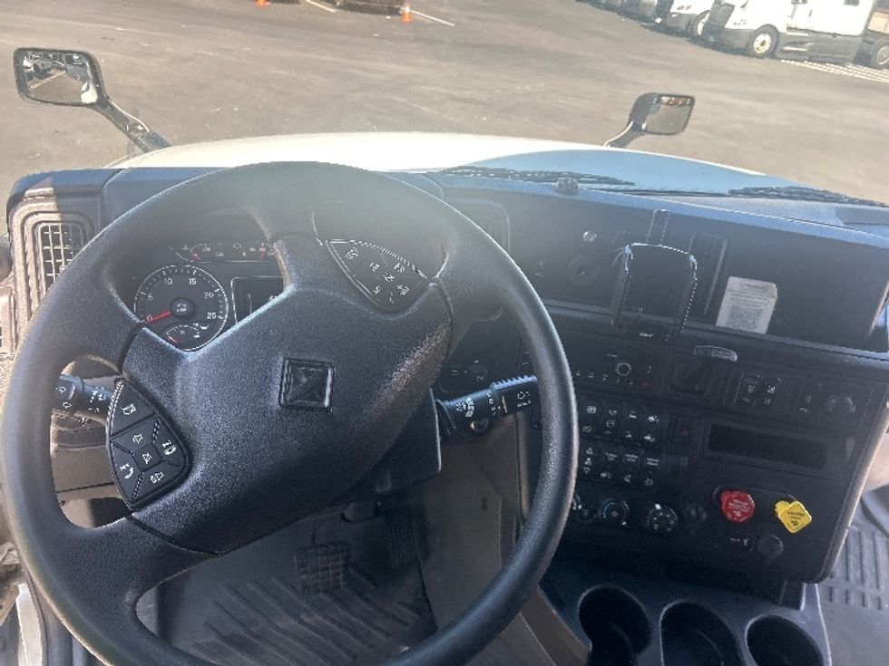 Sleeper Tractor-Heavy Duty Tractors-International-2023-LT625-Louisville-KY-686,175\n\t\tmiles-$ 37,500 - Image 11