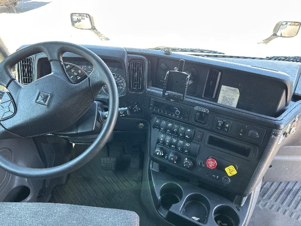Sleeper Tractor-Heavy Duty Tractors-International-2023-LT625-Louisville-KY-686,175\n\t\tmiles-$ 37,500 - Image 12