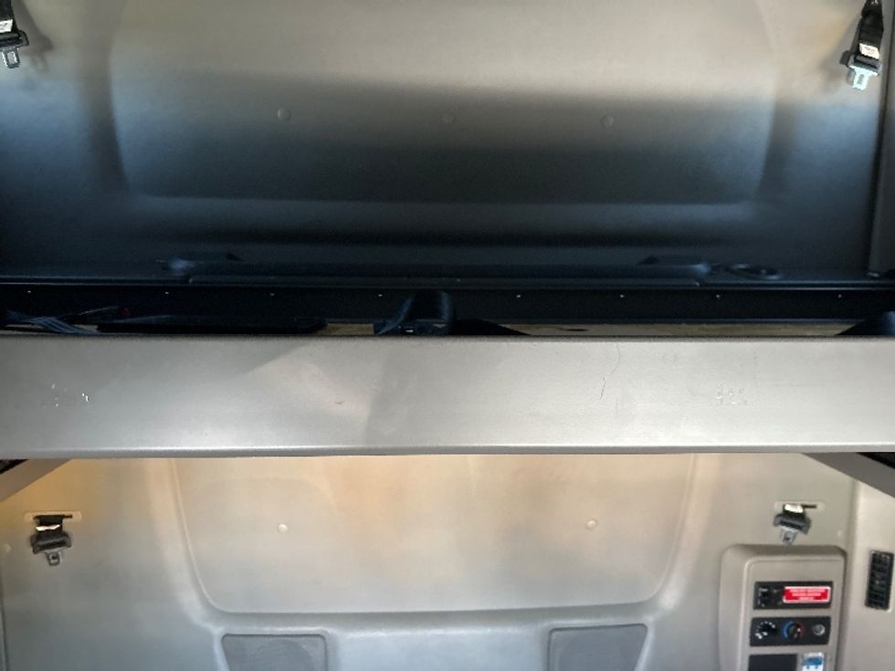 Sleeper Tractor-Heavy Duty Tractors-International-2023-LT625-Louisville-KY-686,175\n\t\tmiles-$ 37,500 - Image 16