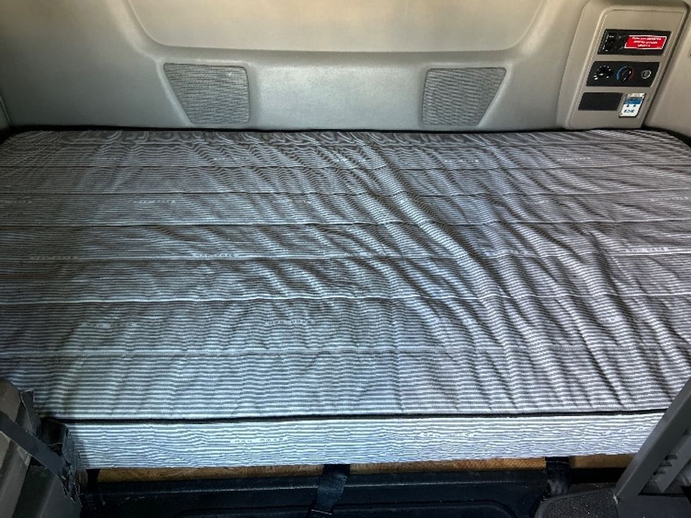 Sleeper Tractor-Heavy Duty Tractors-International-2023-LT625-Louisville-KY-686,175\n\t\tmiles-$ 37,500 - Image 17