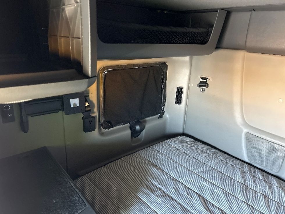 Sleeper Tractor-Heavy Duty Tractors-International-2023-LT625-Louisville-KY-686,175\n\t\tmiles-$ 37,500 - Image 19