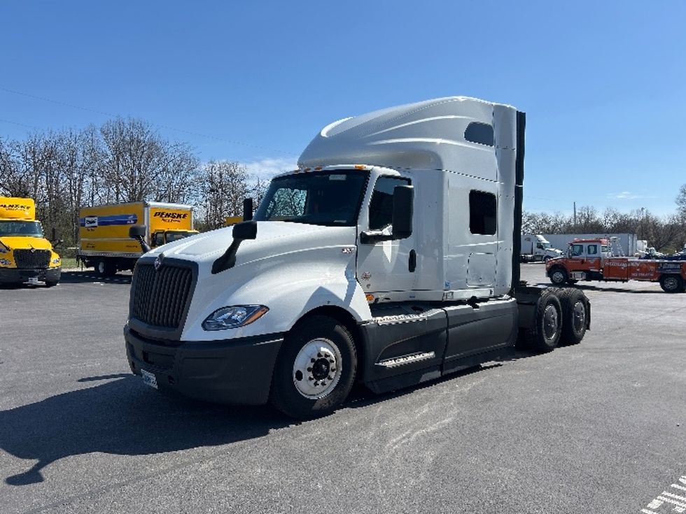 Sleeper Tractor-Heavy Duty Tractors-International-2023-LT625-Louisville-KY-686,175\n\t\tmiles-$ 37,500 - Image 3