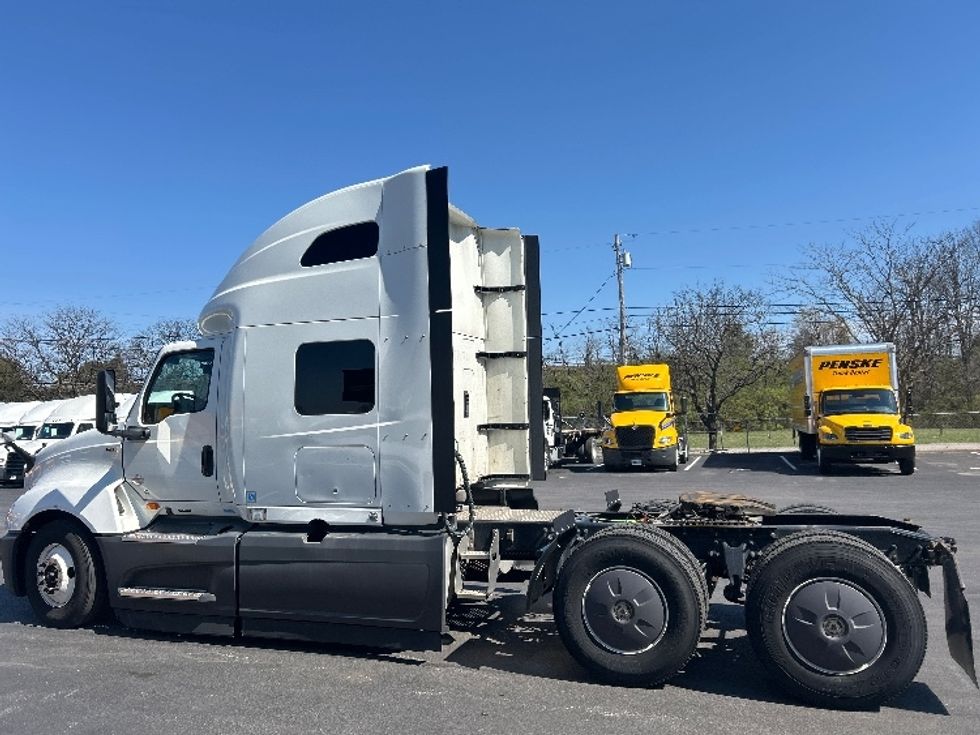 Sleeper Tractor-Heavy Duty Tractors-International-2023-LT625-Louisville-KY-686,175\n\t\tmiles-$ 37,500 - Image 4