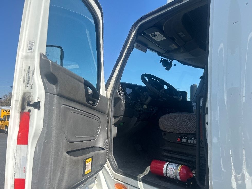 Sleeper Tractor-Heavy Duty Tractors-International-2023-LT625-Louisville-KY-686,175\n\t\tmiles-$ 37,500 - Image 9