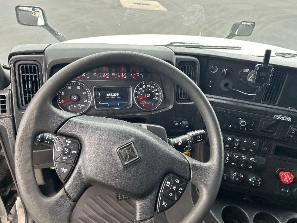 Sleeper Tractor-Heavy Duty Tractors-International-2023-LT625-Louisville-KY-687,280\n\t\tmiles-$ 41,250 - Image 11