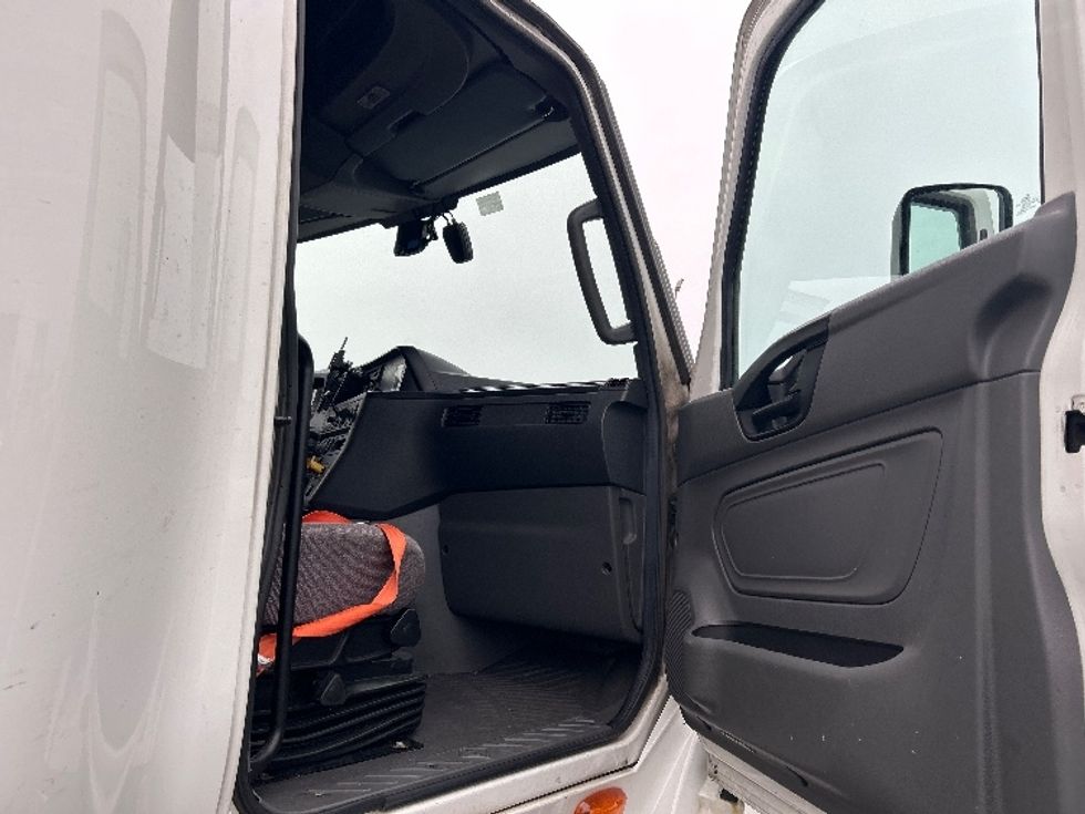 Sleeper Tractor-Heavy Duty Tractors-International-2023-LT625-Louisville-KY-687,280\n\t\tmiles-$ 41,250 - Image 13