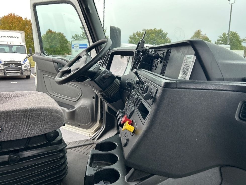 Sleeper Tractor-Heavy Duty Tractors-International-2023-LT625-Louisville-KY-687,280\n\t\tmiles-$ 41,250 - Image 15