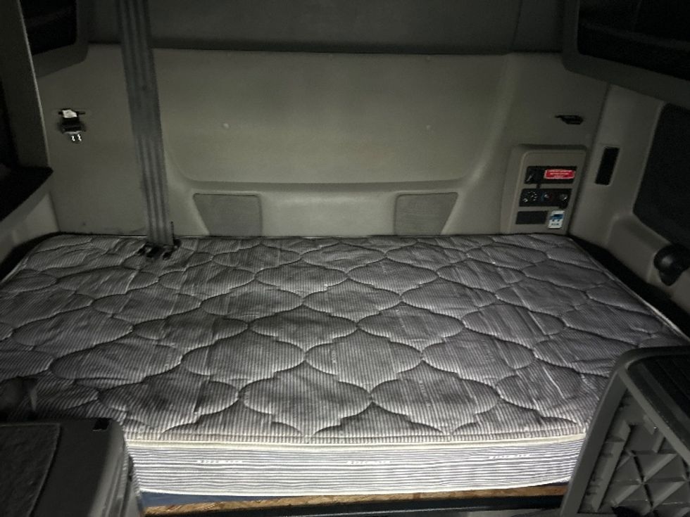 Sleeper Tractor-Heavy Duty Tractors-International-2023-LT625-Louisville-KY-687,280\n\t\tmiles-$ 41,250 - Image 16