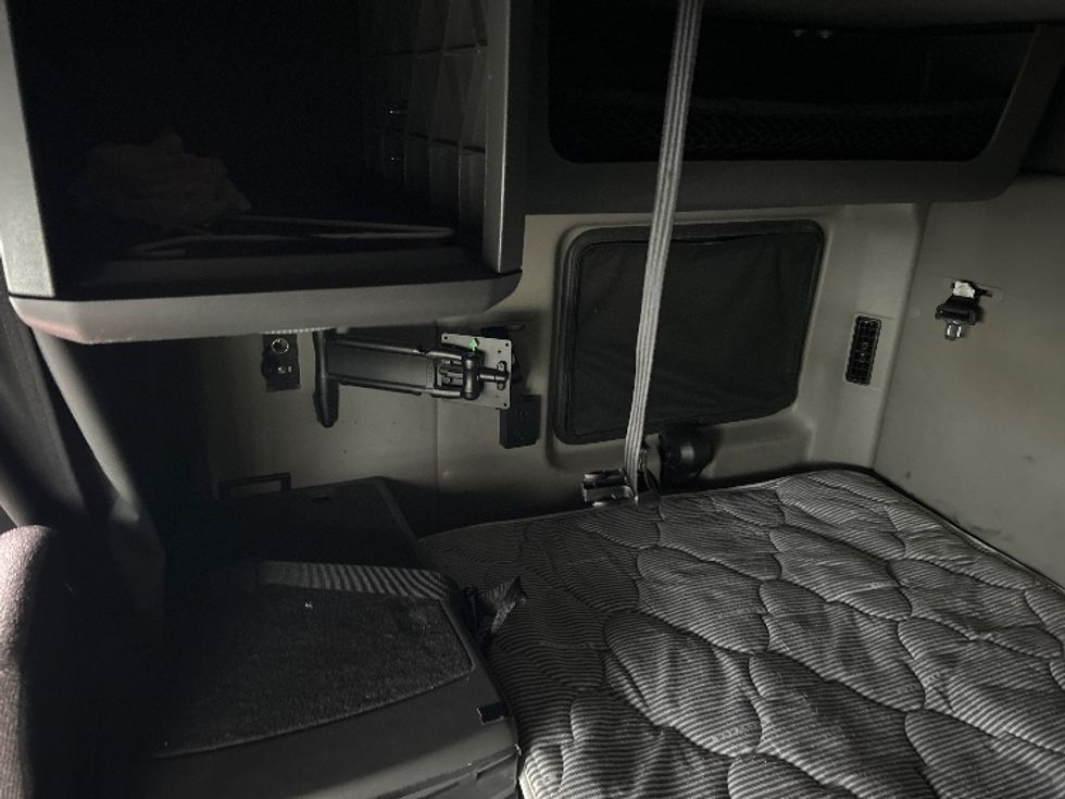 Sleeper Tractor-Heavy Duty Tractors-International-2023-LT625-Louisville-KY-687,280\n\t\tmiles-$ 41,250 - Image 19