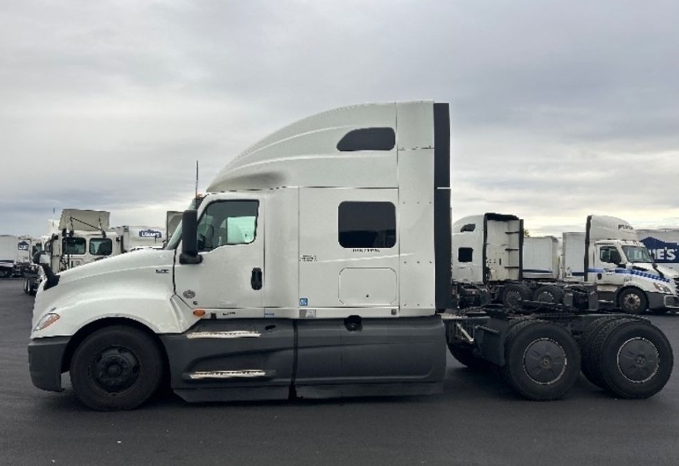 Sleeper Tractor-Heavy Duty Tractors-International-2023-LT625-Louisville-KY-687,280\n\t\tmiles-$ 41,250 - Image 4