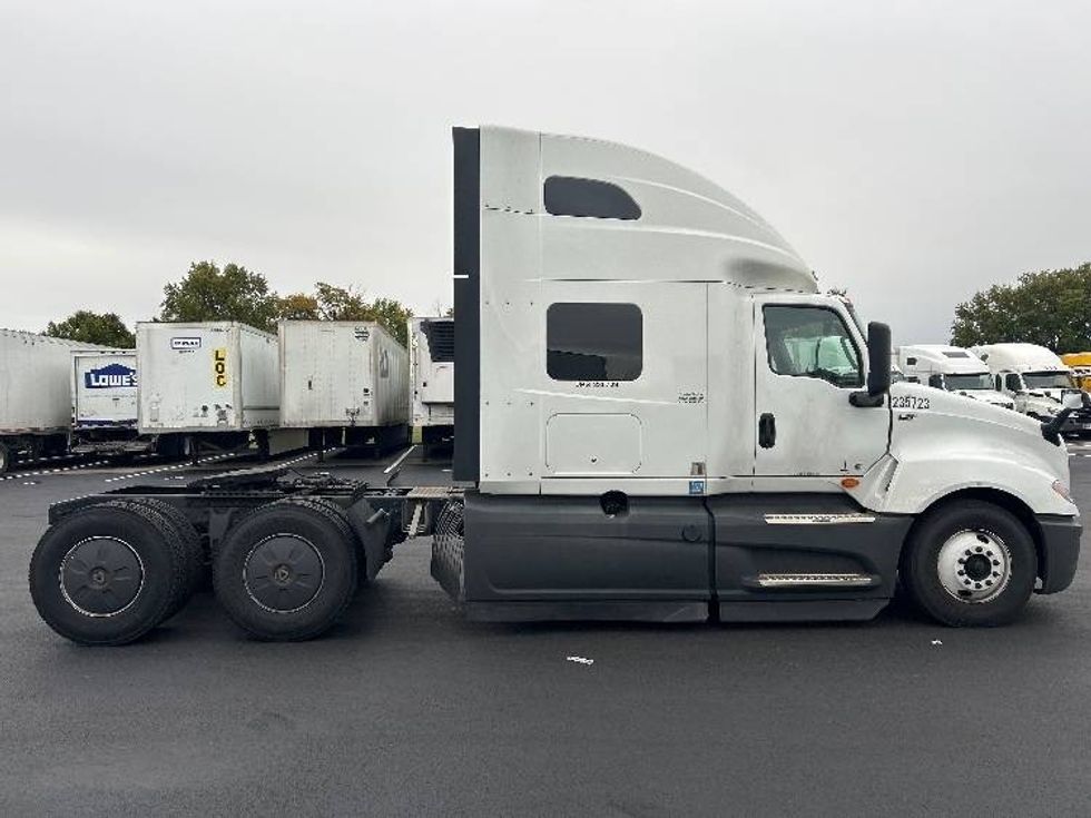 Sleeper Tractor-Heavy Duty Tractors-International-2023-LT625-Louisville-KY-687,280\n\t\tmiles-$ 41,250 - Image 5