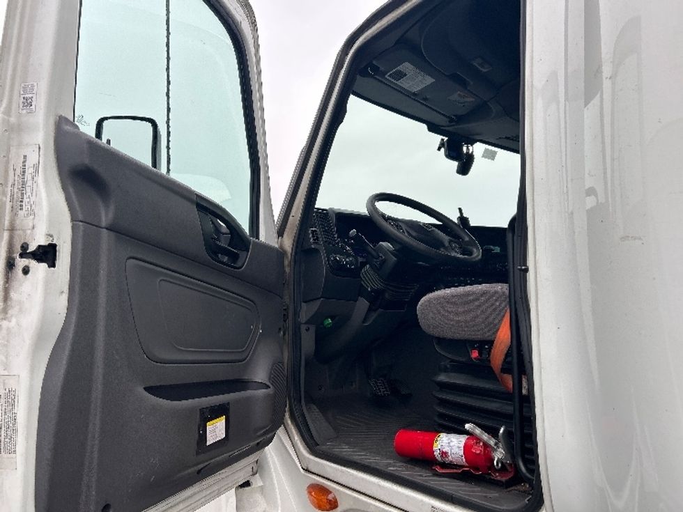 Sleeper Tractor-Heavy Duty Tractors-International-2023-LT625-Louisville-KY-687,280\n\t\tmiles-$ 41,250 - Image 6