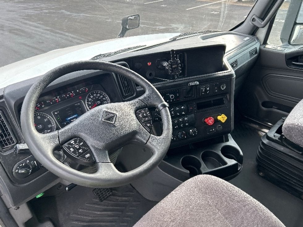 Sleeper Tractor-Heavy Duty Tractors-International-2023-LT625-Louisville-KY-702,590\n\t\tmiles-$ 36,000 - Image 10