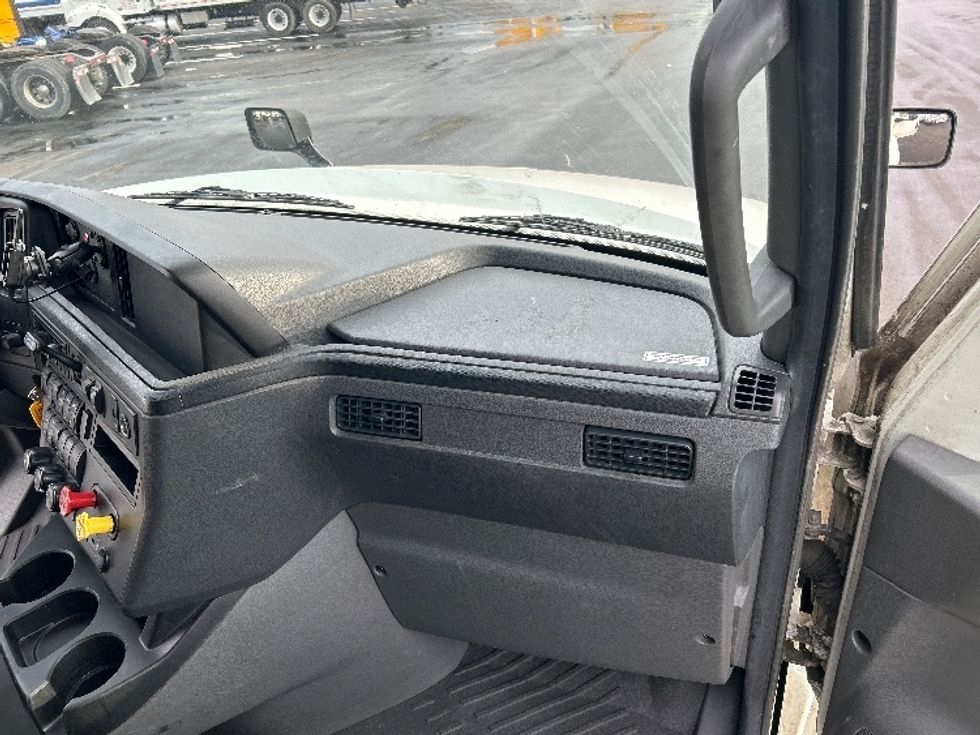 Sleeper Tractor-Heavy Duty Tractors-International-2023-LT625-Louisville-KY-702,590\n\t\tmiles-$ 36,000 - Image 14