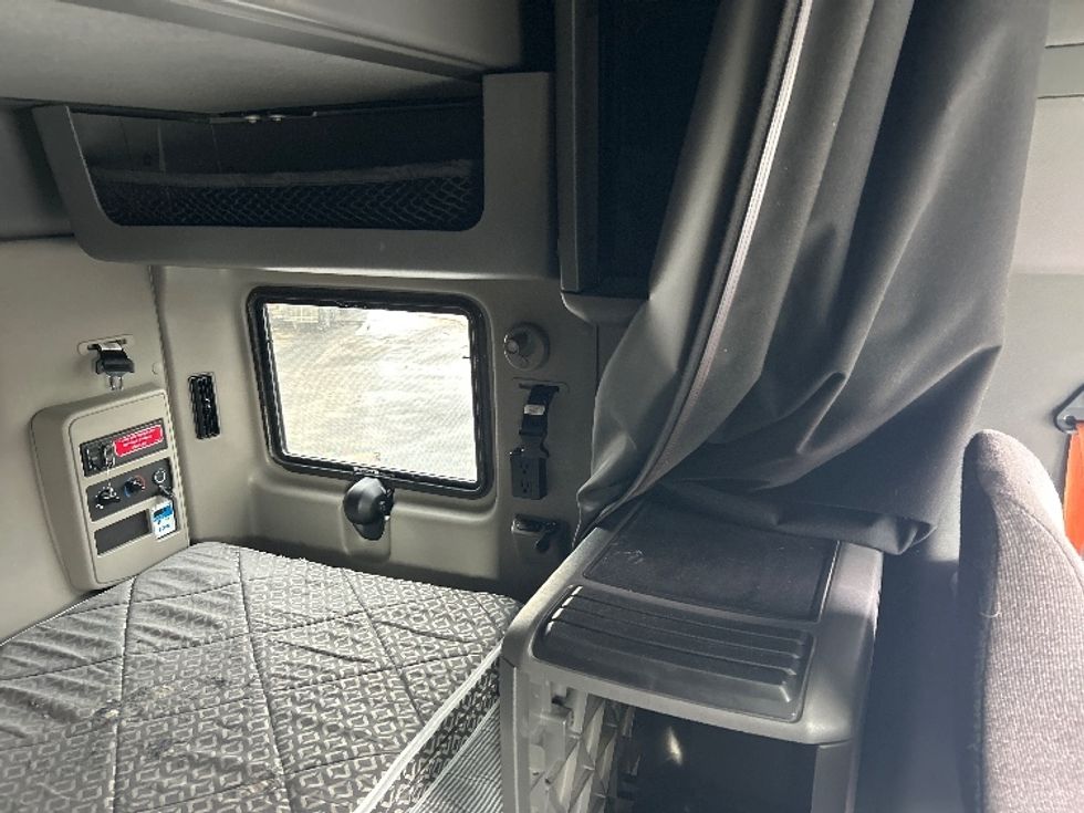 Sleeper Tractor-Heavy Duty Tractors-International-2023-LT625-Louisville-KY-702,590\n\t\tmiles-$ 36,000 - Image 18