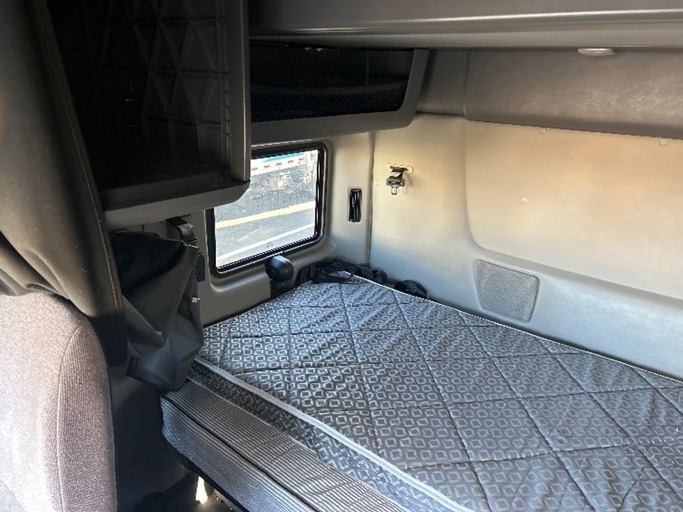 Sleeper Tractor-Heavy Duty Tractors-International-2023-LT625-Louisville-KY-702,590\n\t\tmiles-$ 36,000 - Image 19