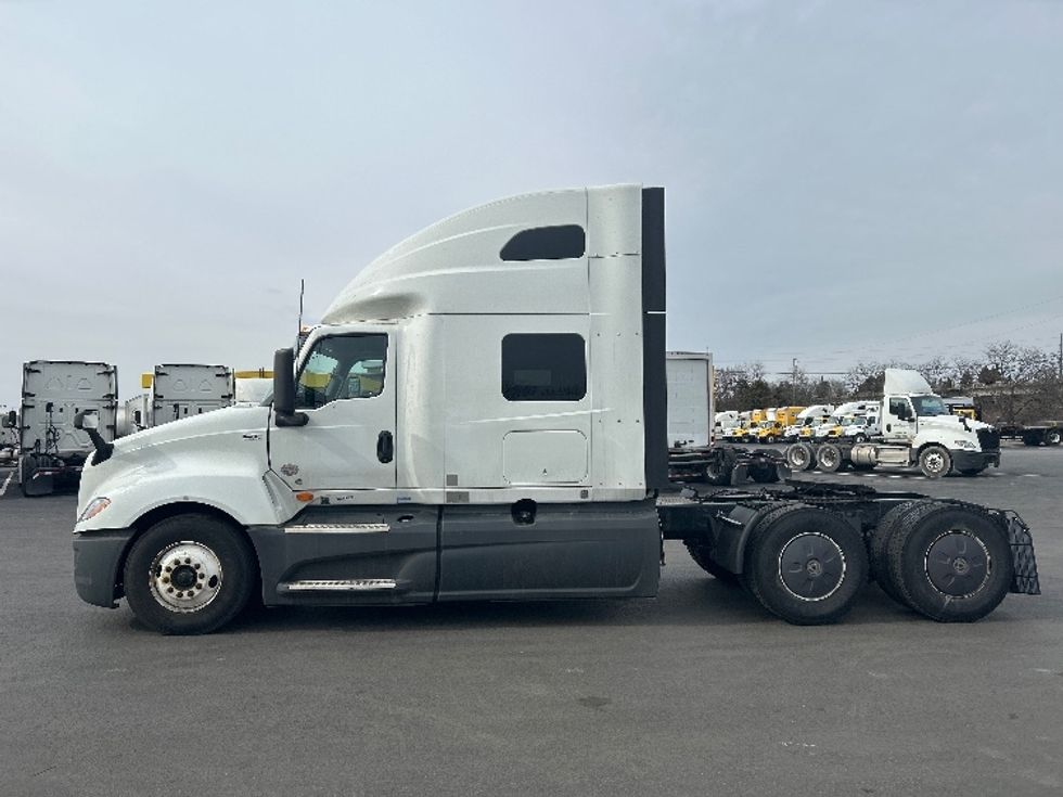 Sleeper Tractor-Heavy Duty Tractors-International-2023-LT625-Louisville-KY-702,590\n\t\tmiles-$ 36,000 - Image 4