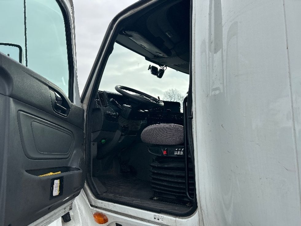 Sleeper Tractor-Heavy Duty Tractors-International-2023-LT625-Louisville-KY-702,590\n\t\tmiles-$ 36,000 - Image 9