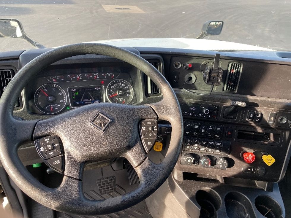 Sleeper Tractor-Heavy Duty Tractors-International-2023-LT625-Louisville-KY-721,721\n\t\tmiles-$ 39,250 - Image 11