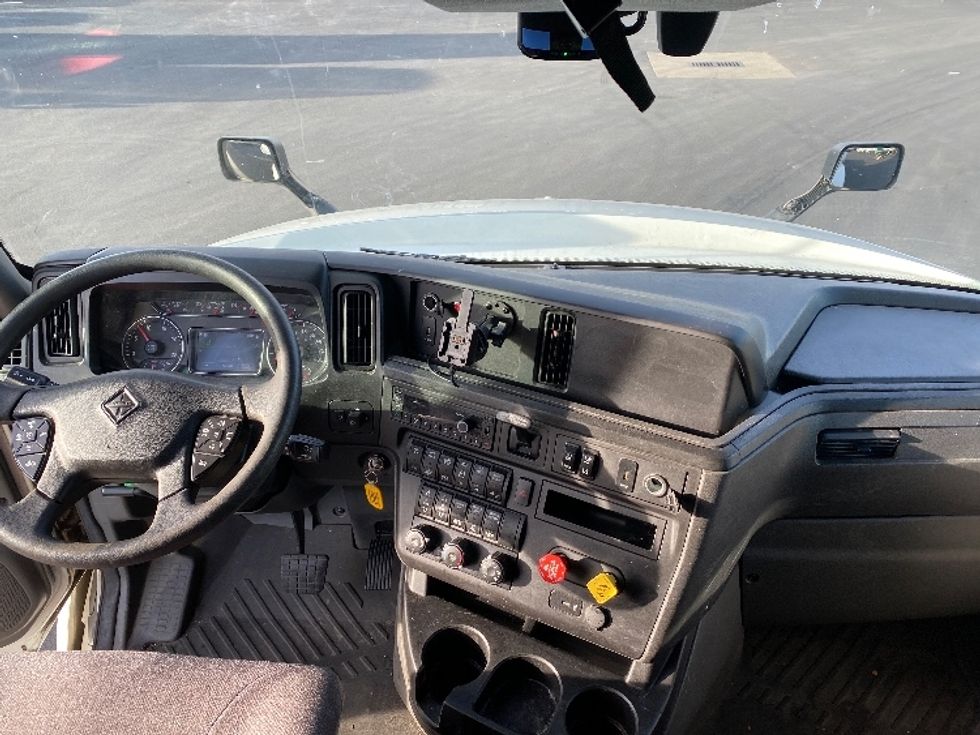 Sleeper Tractor-Heavy Duty Tractors-International-2023-LT625-Louisville-KY-721,721\n\t\tmiles-$ 39,250 - Image 12