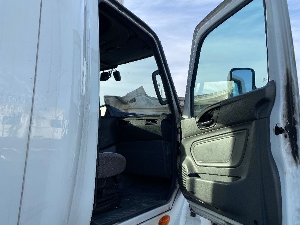 Sleeper Tractor-Heavy Duty Tractors-International-2023-LT625-Louisville-KY-721,721\n\t\tmiles-$ 39,250 - Image 13