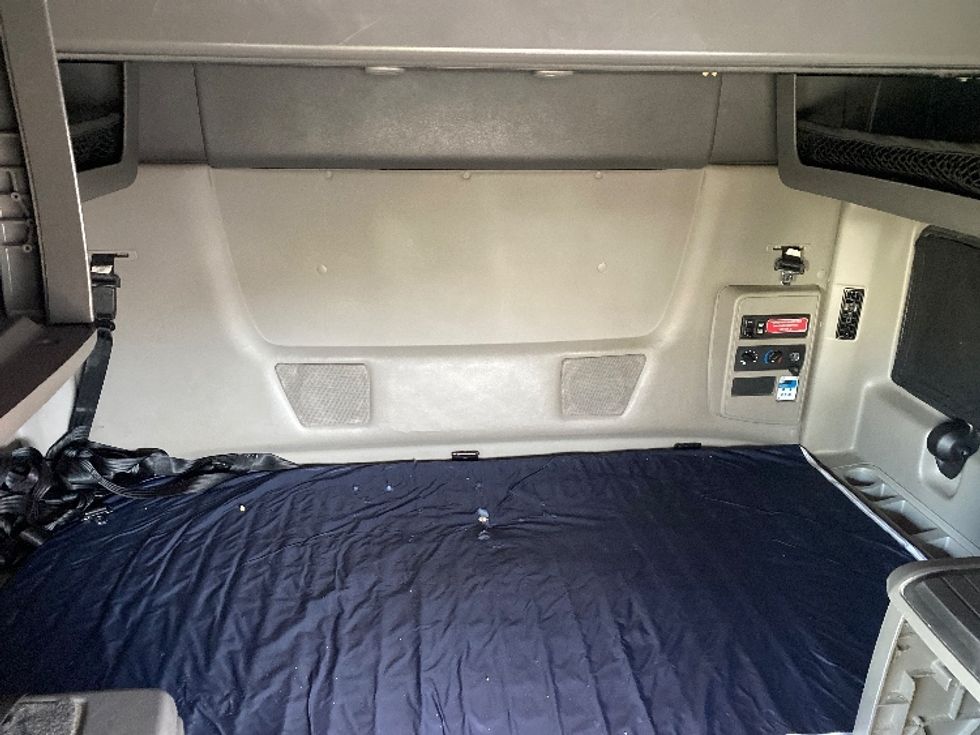 Sleeper Tractor-Heavy Duty Tractors-International-2023-LT625-Louisville-KY-721,721\n\t\tmiles-$ 39,250 - Image 16