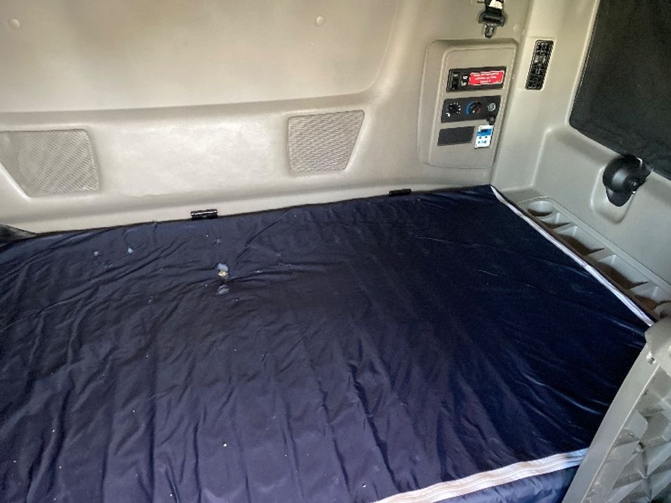 Sleeper Tractor-Heavy Duty Tractors-International-2023-LT625-Louisville-KY-721,721\n\t\tmiles-$ 39,250 - Image 17